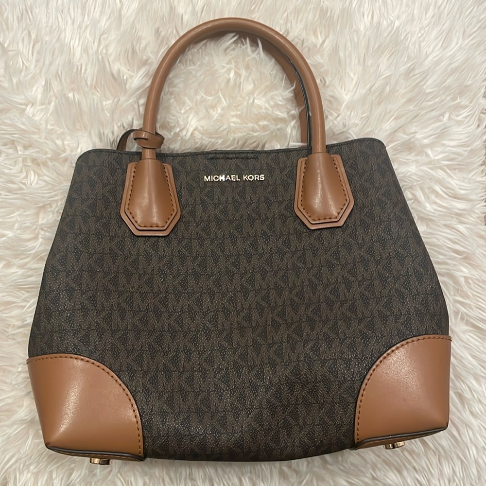 Micheal Kors 8.5in x 11in purse